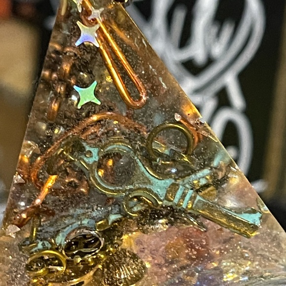 Hecate’s keys organite pyramid - Picture 2 of 5